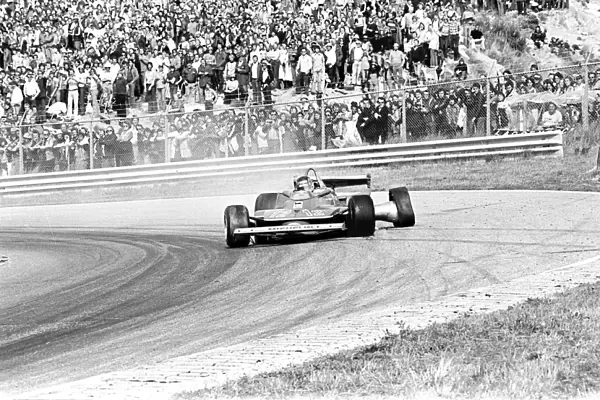 1979 Dutch Grand Prix: Gilles Villeneuve still gives his all, even after a blown tyre had caused a rear suspension failure on lap 48