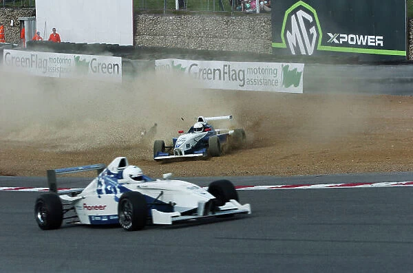 2004 Formula BMW UK Championship Brands Hatch, England. 21st - 22nd August 2004. Dean Smith spins as Peter Dempsey passes, action. World Copyright: Jeff Bloxham / LAT Photographic ref: Digital Image Only