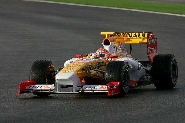 Formula One Testing: Nelson Piquet Renault F1 R29