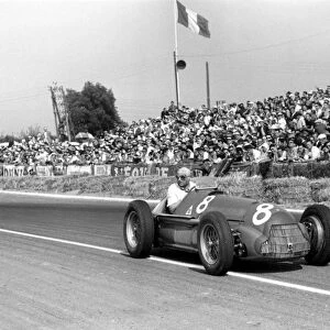 1951 French Grand Prix: Race winner Juan Manuel Fangio, action