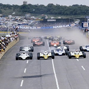 Kyalami, South Africa. 28 February-1 March 1980: Alan Jones, Rene Arnoux and Jean-Pierre Jabouille lead at the start