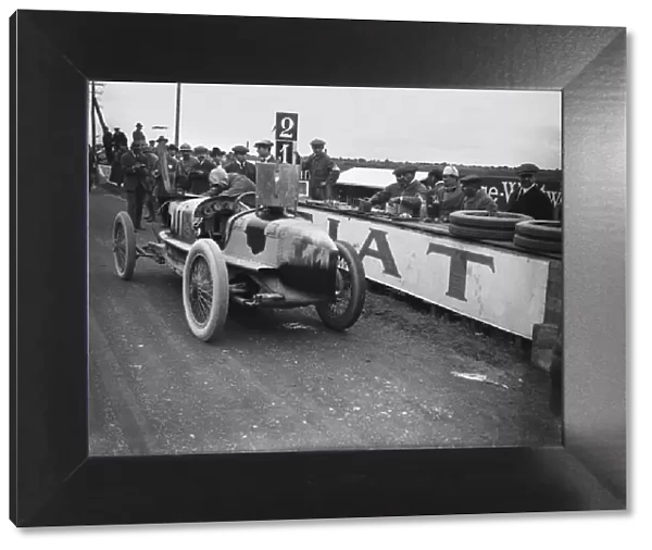 1922 French Grand Prix - Pietro Bordino: Pietro Bordino, retired, pits stop for fuel and new spark plugs, action