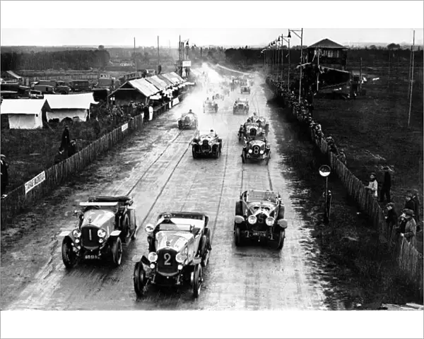 1923 Le Mans hours: Gonzague Lecureul  /  Dlaud leads Andre Dils  /  Nicolas Caerels and Robert Bloch  /  Stalter at the start