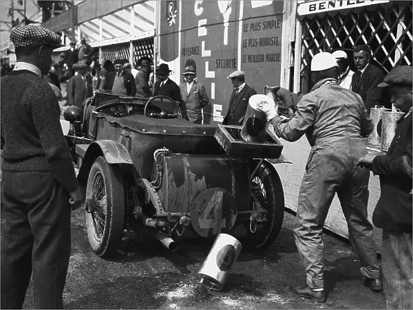 1928 Le Mans 24 hours. Le Mans, France: Woolf Barnato  /  Bernard Rubin, 1st position, pit stop action