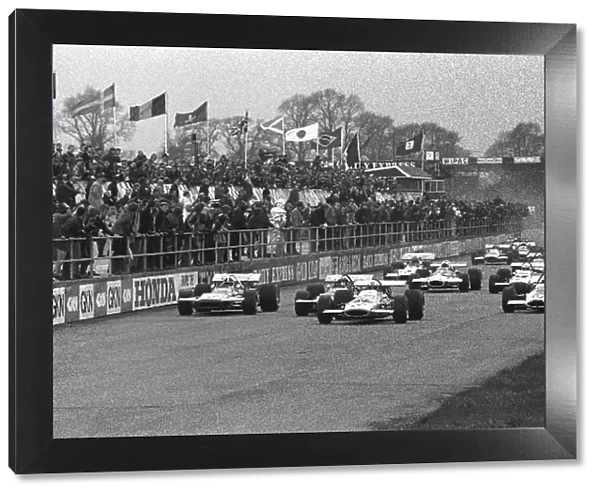 BRDC International Trophy: The start of the race. Eventual winner Chris Amon March Cosworth 701 is far left