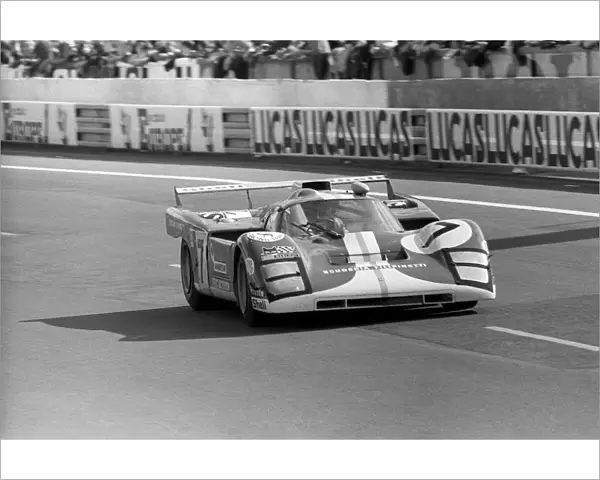 Le Mans 24 Hours: Mike Parkes  /  Henri Pescarolo Scuderia Filipinetti Ferrari 512 F retired from the race after 13 hours with a rear suspension