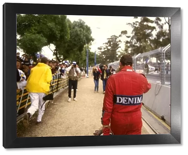 Formula One World Championship: Nigel Mansell walks away from his Williams FW11 after his tyre blew. DNF