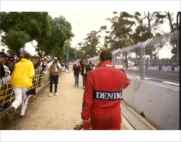 Formula One World Championship: Nigel Mansell walks away from his Williams FW11 after his tyre blew. DNF