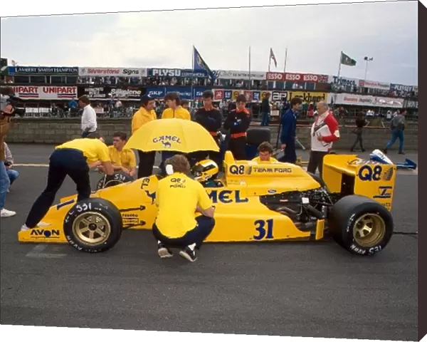 Formula 3000 International Championship: Johnny Herbert EJR Reynard 88D Ford on the grid with Andy Stevenson in the background
