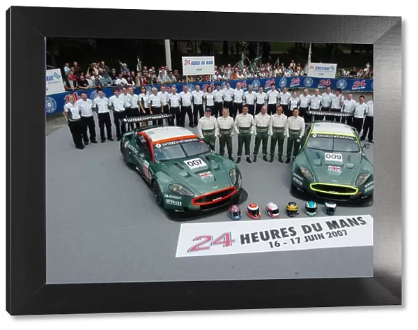 Le Mans-6  /  12  /  07. Aston Martin Team Photo. Worldwide Copyright-Dave Friedman  /  LAT
