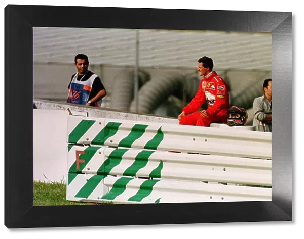 GP F1 GIAPPONE 98 M. SCHUMACHER FERMO DOPO LA ROTTURA DELLA VETTURA PHOTO: PHOTO4