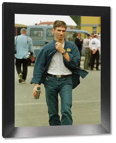 SE 7. Damon Hill arriving at the Buenos Aires circuit. Pic Steve Etherington