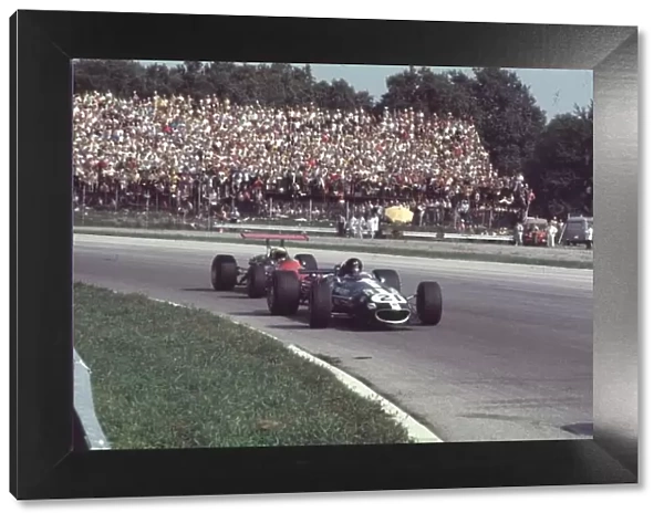 Dan Gurneys Eagle leads Derek Bells Ferrari 312 Italian Grand Prix