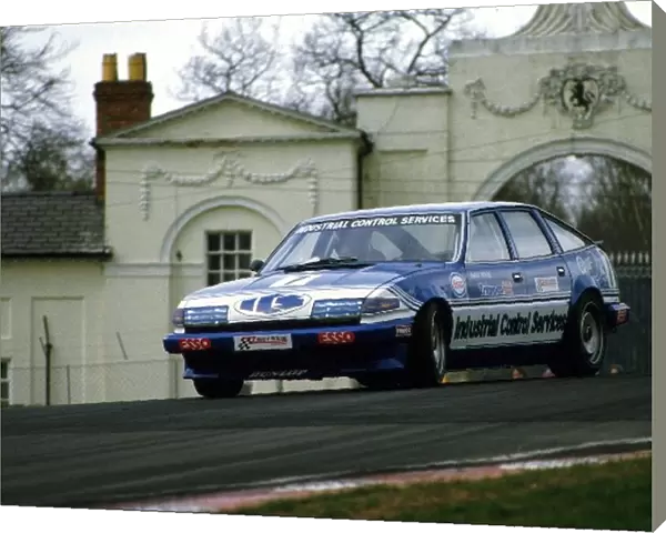British Touring Car Championship: Andy Rouse ICS Rover Vitesse swings out the tail as he negotiates Lodge Corner