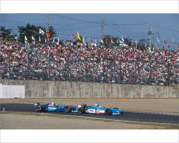Formula One World Championship: Alex Wurz, Benetton B198 fends off Jean Alesi, Sauber C17