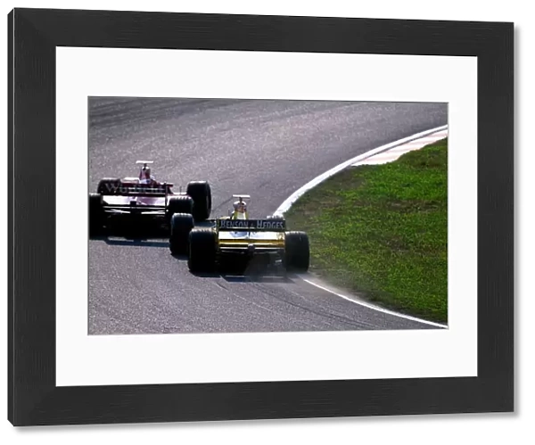 Formula One World Championship: Damon Hill Jordan Mugen-Honda 198 closes in on Heinz-Harald Frentzen Williams Mecachrome