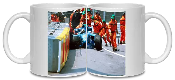 Formula One World Championship: Alexander Wurz Benetton Playlife B200 crashes out of the race