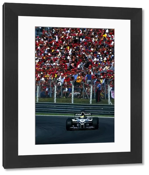 Formula One World Championship: Ralf Schumacher Williams FW22 entering the Parabolica