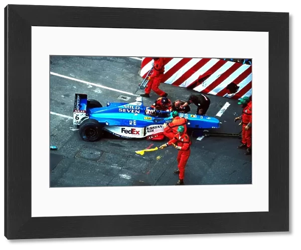 Formula One World Championship: Alexander Wurz Benetton Playlife B198 crashes out