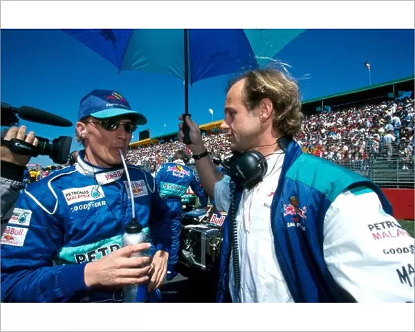 Formula One World Championship: Johnny Herbert Sauber with his physio Josef Leberer Sauber on the grid