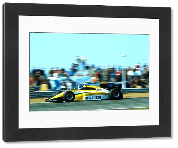 Formula One World Championship: Derek Warwick Renault RE50, 2nd place