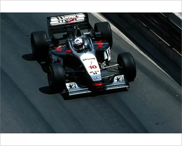 Formula One World Championship: David Coulthard, McLaren MP4-12 DNF slides the car in practice