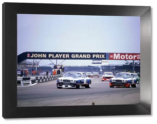 European Touring Car Championship: The two Broadspeed Jaguar XJ12 lead the field