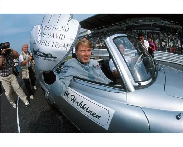 Formula One World Championship: Winner and World Champion Mika Hakkinen, McLaren MP4-13