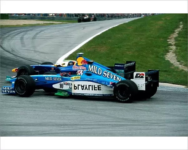 Formula One World Championship: Pedro Diniz Sauber C18 overtakes Alex Wurz