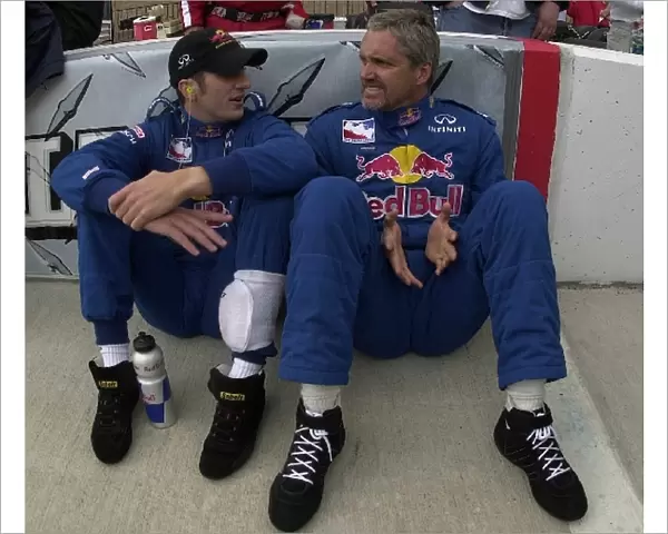 Tomas Scheckter (l), (South Africa), talks over strategy with boss Eddie Cheever