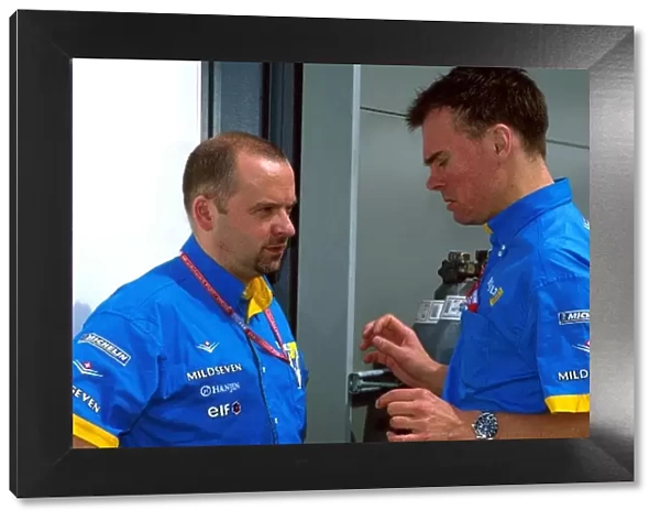Formula One World Championship: Alan Permane right, Renault race engineer to Jarno Trulli speaks with Mike Gascoyne Renault technical Director