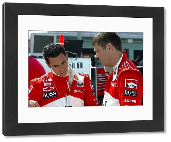 Indy Racing League: Helio Castroneves and Gil de Ferran talk after the Miami GP, Homestead Miami Speedway, Homestead, FL, 02, March, 2002