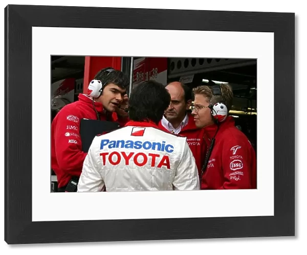 Formula One World Championship: Dieter Gass Toyota Race Engineer talks with Ricardo Zonta Toyota, Luca Marmorini Toyota Engine Designer