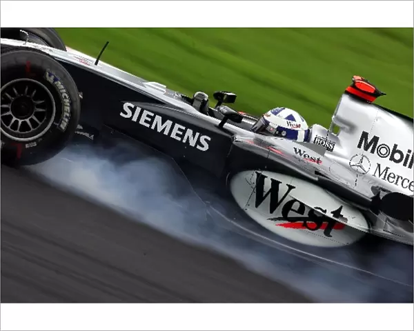 Formula One World Championship: David Coulthard McLaren Mercedes MP4  /  19B locks up