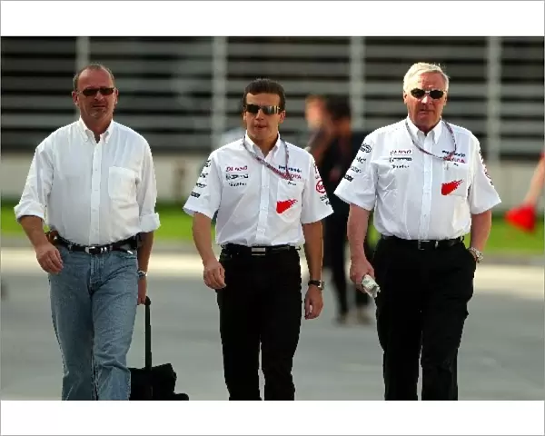 Formula One World Championship: Didier Coton Manager of Olivier Panis Toyota, Olivier Panis Toyota and Ove Andersson Panasonic Toyota Racing