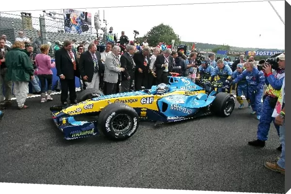 Formula One World Championship: Pole sitter Jarno Trulli Renault R24 arrives on the grid