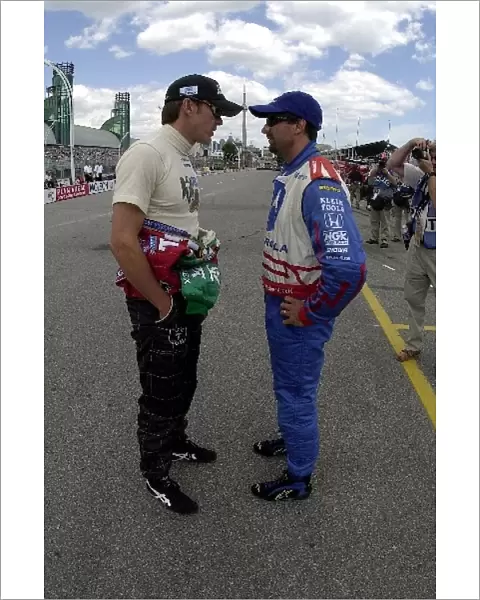 Adrian Fernandez and Michael Andretti compare notes before qualifying for the Molson Indy Toronto
