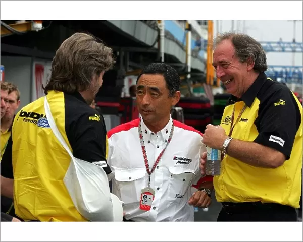 Formula One World Championship: James Robinson Jordan Head of Race and Test Engineering talks with Hiroshi Yasukawa Bridgestone Director of Motorsport