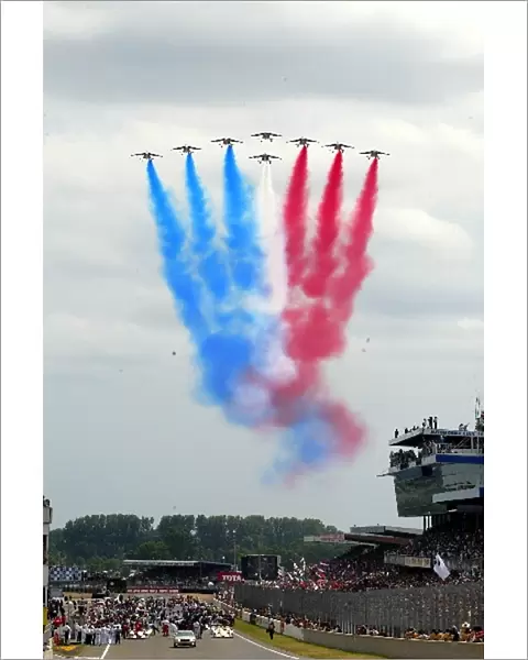 Le Mans 24 Hours: The french air force display before the start