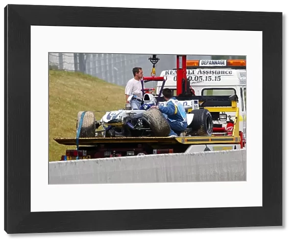 Formula One World Championship: Damage sustained to the Williams BMW FW26 of Juan Pablo Montoya