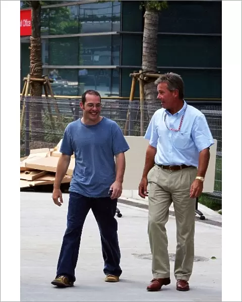 Formula One World Championship: Jacques VilleneuveRenault talks with Craig Pollock Agent