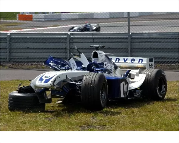 Formula One World Championship: The damaged and retired Williams BMW FW26 of Ralf Schumacher as team mate Juan Pablo Montoya Williams BMW FW26