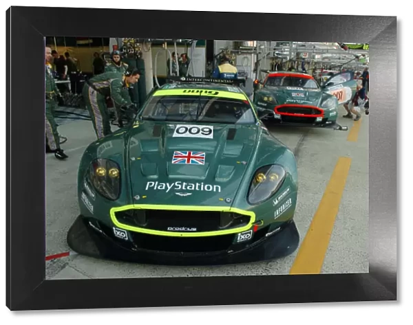 Le Mans-6  /  17  /  06-Aston Martin Racing pit action-World Copyright-Dave Friedman  /  LAT