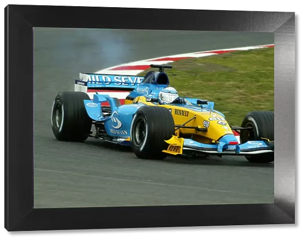 2004 Formula One Testing. Jarno Trulli, Renault R24. Barcelona, Spain