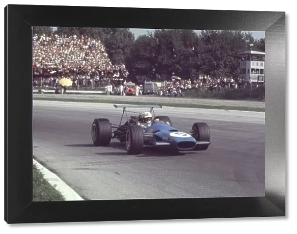 Johnny Servoz-Gavin, Matra MS10 (2nd place) Eagle aR104 of Gurney retires in aRs final Grand Prix Italian Grand Prix, Monza 8th September 1968 Rd 9 World LAT Photographic Tel: +44 (0) 181 251 3000 Fax: +44 (0) 181 251 3001 Ref: 68 ITA 073