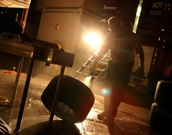 Le Mans 24 Hours: An Audi mechanic does some wheel washing in the middle of the night