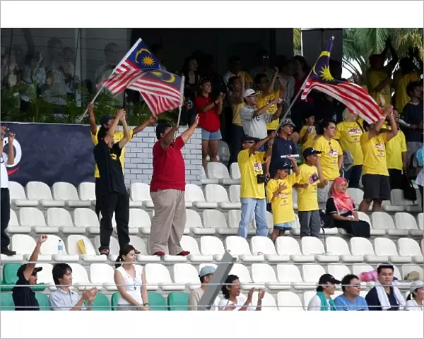 A1 Grand Prix: Malaysian fans: A1 Grand Prix, Rd5, Race Day, Sepang, Malaysia, 20 November 2005