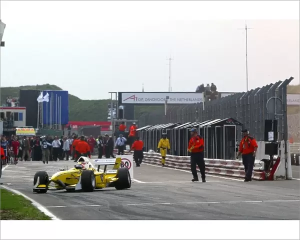 A1GP: Alex Yoong A1 Team Malaysia pulls into the end of the pitlane with suspension problems on lap 1