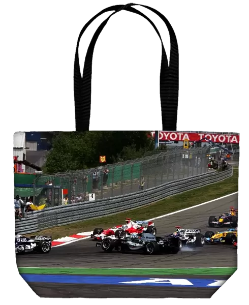 Formula One World Championship: the start of the race as Mark Webber Williams BMW FW27 hits Juan Pablo Montoya McLaren Mercedes MP4  /  20