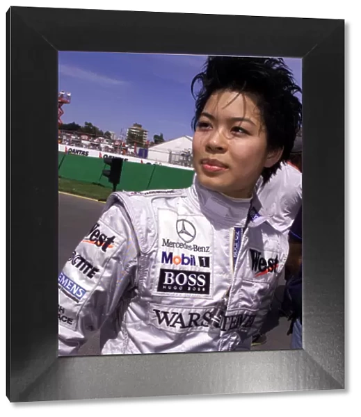 AUSTRALIAN GP 1999, MELBOURNE QUALIFYING SATURDAY 6TH MARCH CELEBRITY VIOLINIST VANESSA MAE BEFORE HER RIDE IN THE 2 SEAT MCALREN F1 CAR PHOTO: TEE  /  LAT